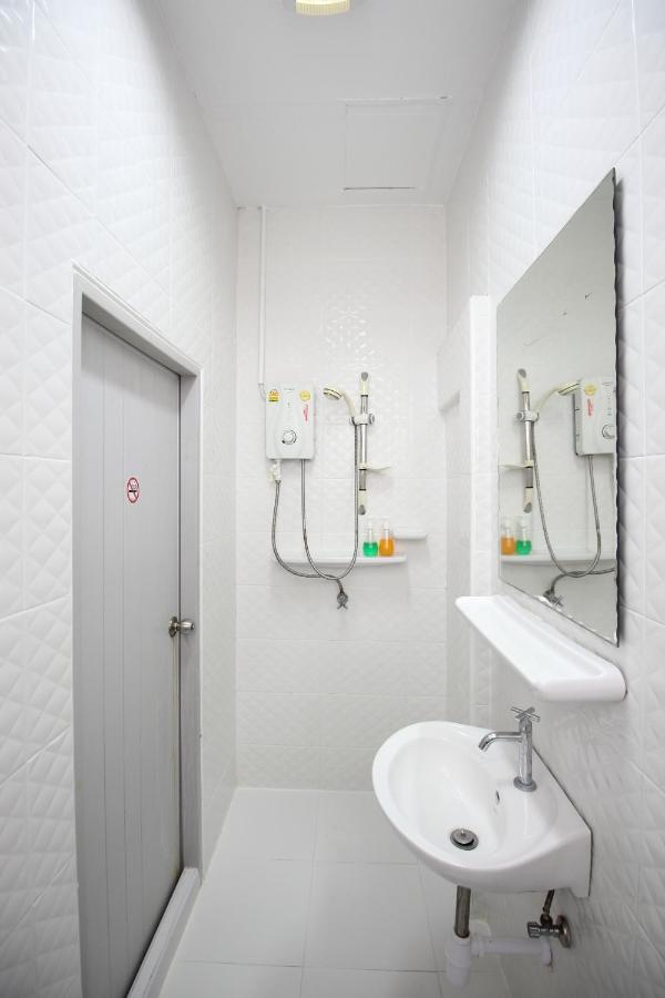 Oyo 435 Frame Residence Phuket Eksteriør billede
